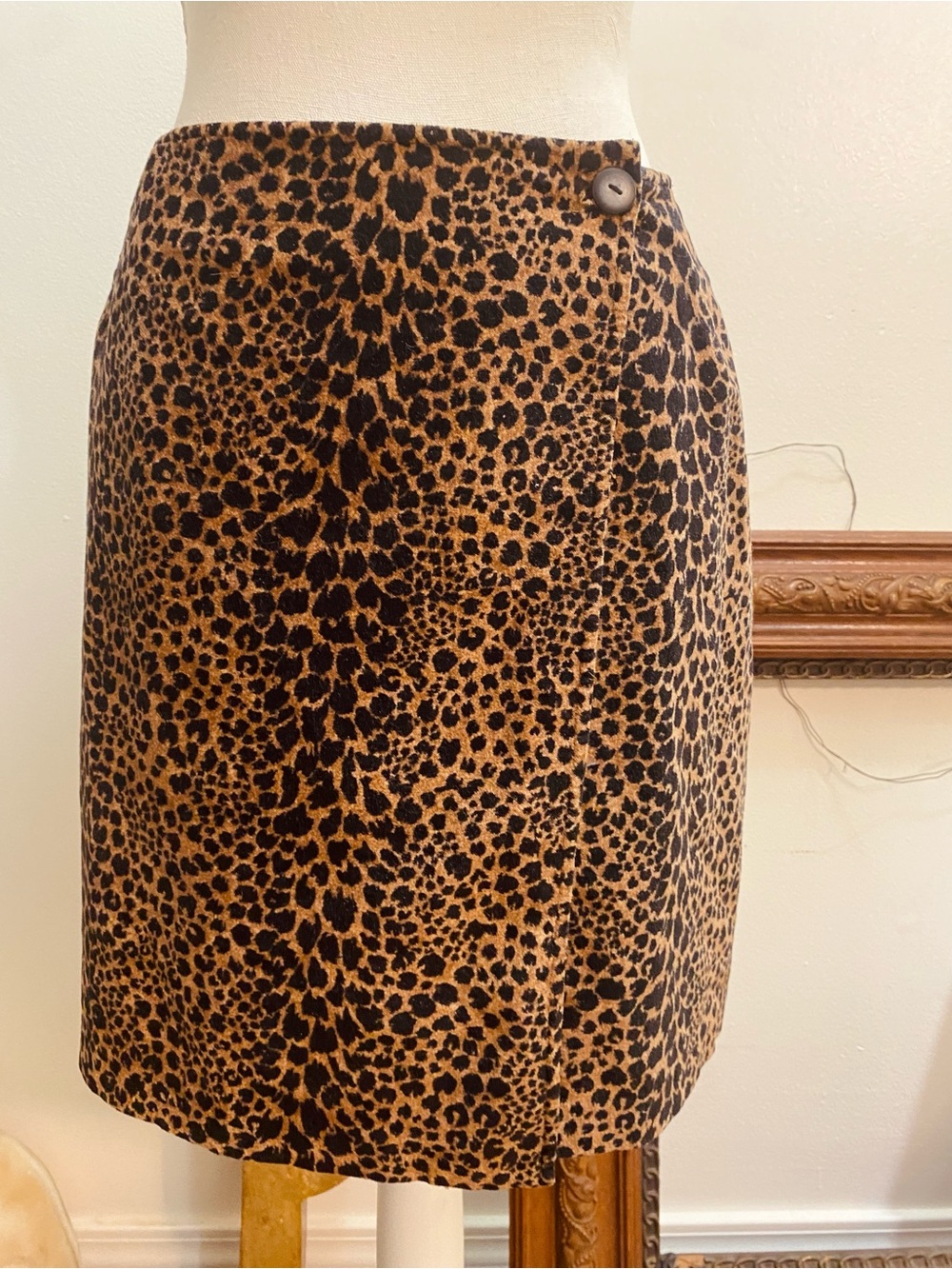 Vintage Liz Claiborne Liz Sport 100% velvet cotton leopard print wrap mini skirt